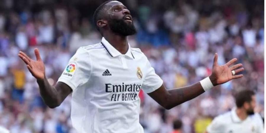 ريال مدريد يقترب من تجديد عقد روديجر حتى 2027