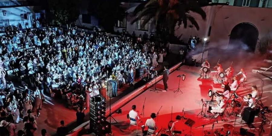 «كلنا نغني» في مهرجان الفسقية الدولي: المايسترو جهاد جبارة يحلق في سماء القيروان