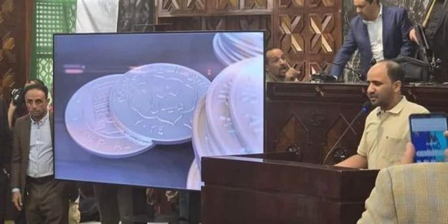 تحذر حكومي من مخطط حوثي لطباعة عملة مزوّرة بقيمة 40 مليار ريال