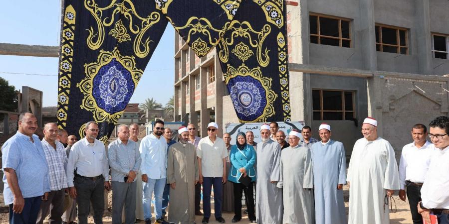 محافظ المنيا يتفقد مشروعات تعليمية ويضع حجر أساس مدرسة جديدة