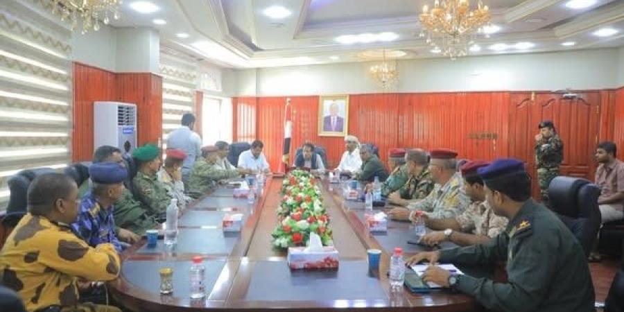 أمنية المهرة تقر إزالة النقاط العشوائية المنتشرة على الطريق الدولي