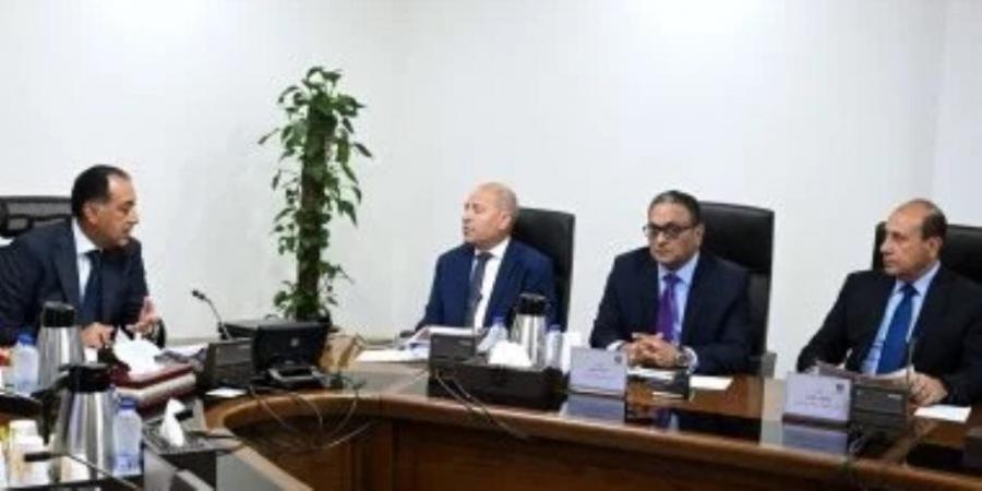 رئيس الوزراء يستعرض الفرص الاستثمارية ببعض الأراضي الفضاء على كورنيش النيل