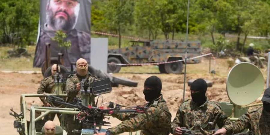 فيما اللبنانيون ينتفضون ردا على قرار الحكومة: حزب الله يرفض نزع السلاح
