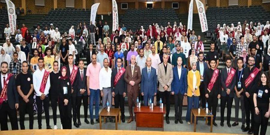 جامعة أسيوط تنظم معسكر إعداد القادة 2025 بمشاركة طلاب من أجل مصر