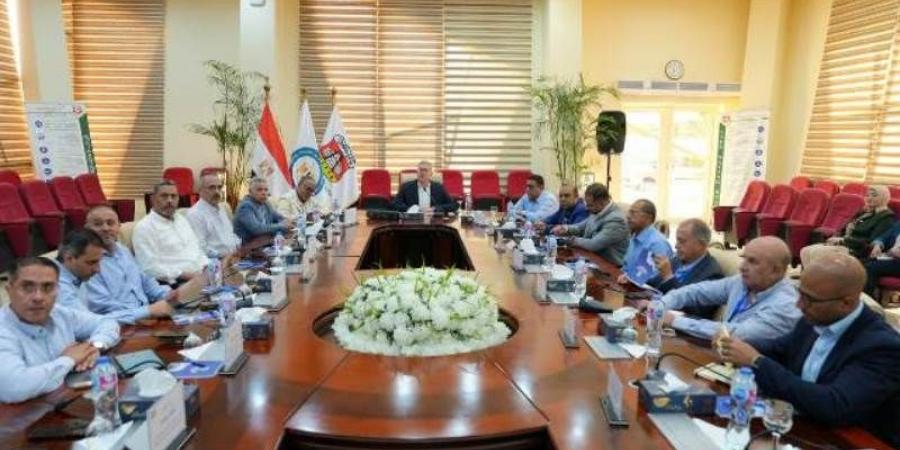 وزير البترول يتابع توسعات ميناء الحمراء البترولى بالعلمين الجديدة