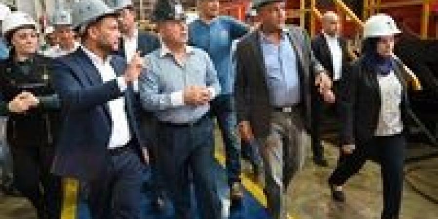وزير الصناعة والنقل يتفقد 6 مصانع متخصصة في درفلة وجلفنة وطلاء ألواح الصلب المسطح