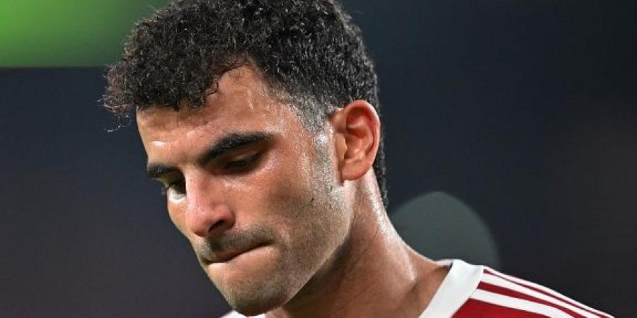 والد أحمد زيزو يُلوح برحيل نجله عن الأهلي