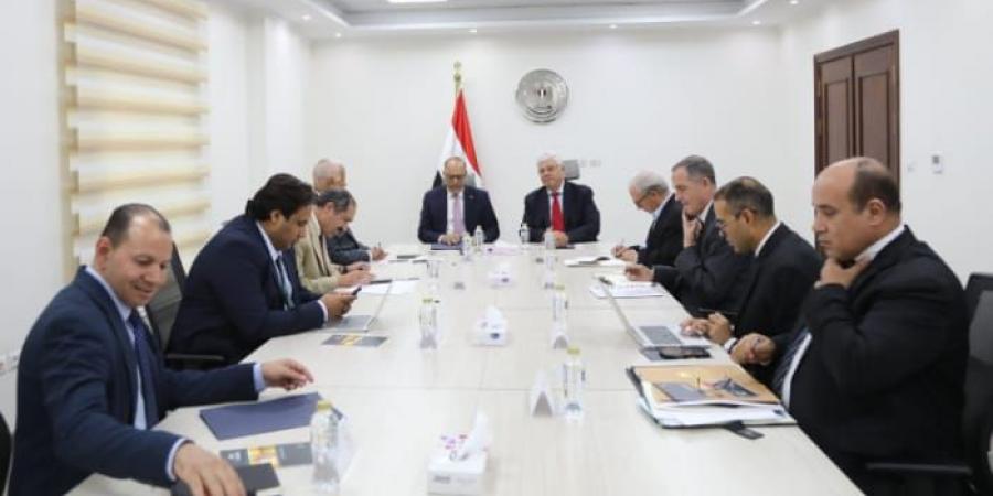 وزيرا العمل والتعليم العالي يبحثان تعزيز التعاون والتكامل المشترك