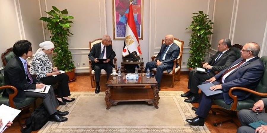 وصول أول قطارات الخط الرابع للمترو إلى مصر مايو 2026