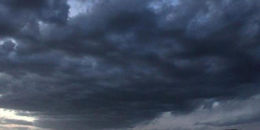 طقس الليلة.. سحب كثيفة بهذه المناطق