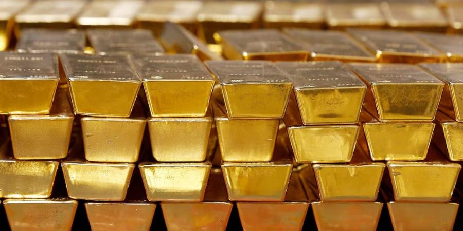 تراجع العقود الآجلة للذهب بأكثر من 1%