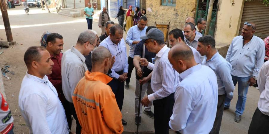 محافظ المنيا يوجّه بوقف العمل خلال ساعات الذروة لعمال النظافة