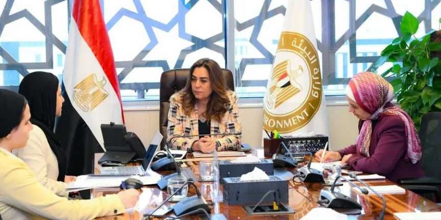 عوض تستعرض ملفًا حول المشروعات التي تنفذها وزارة البيئة من خلال مرفق البيئة العالمية
