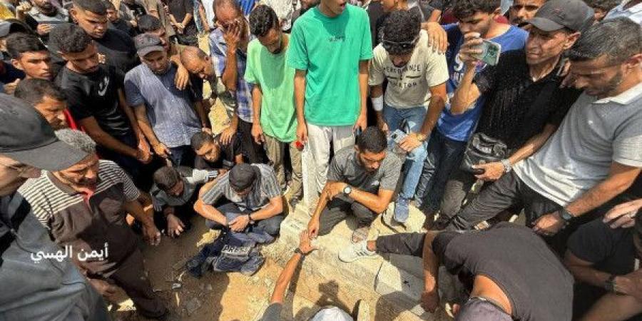 "وداعاً عيون غزة".. تشييع جثامين ستة صحافيين بينهم مراسلا (الجزيرة) أنس الشريف ومحمد قريقع