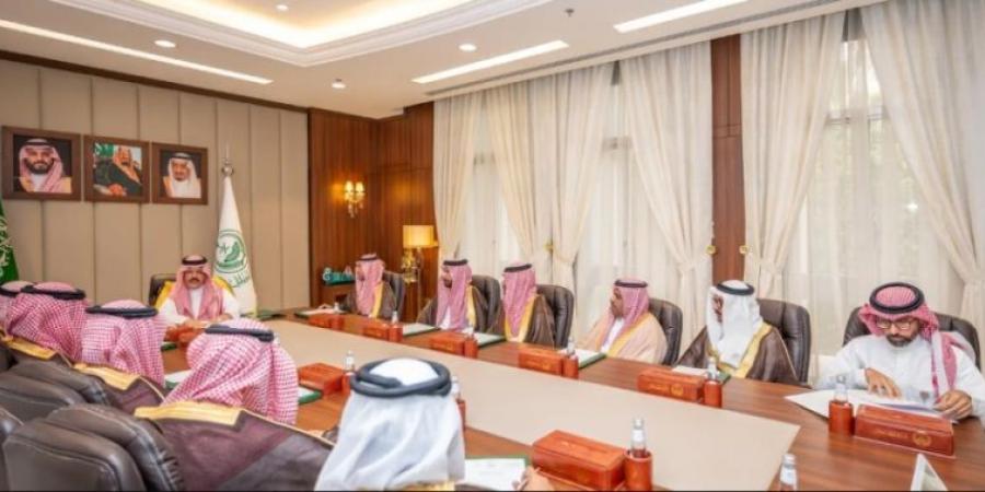 أمير حائل يرأس اجتماع محافظي المنطقة
