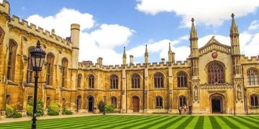 30 % من طلاب جامعات بريطانيا يعيشون مع أسرهم
