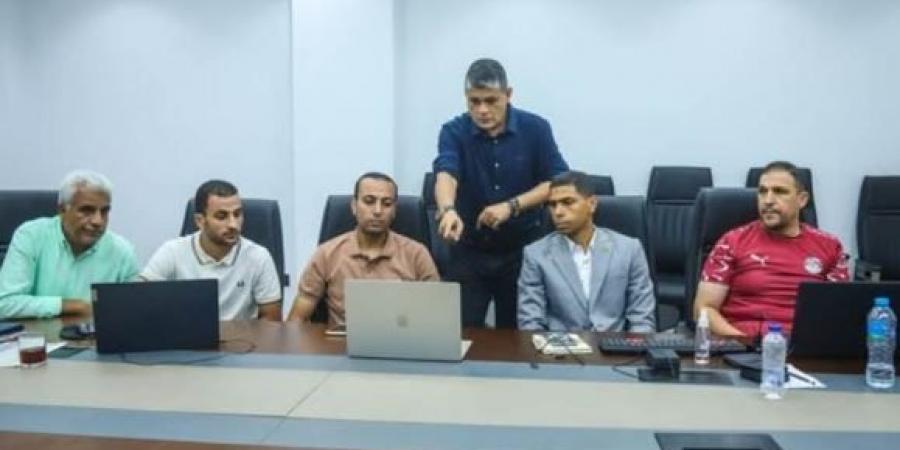 أوسكار رويز يناقش المواقف التحكيمية بعد انتهاء الجولة الأولي من الدوري