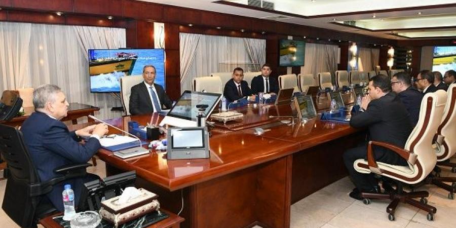 قناة السويس والتمثيل التجاري يبحثان تعزيزتسويق الصناعات البحرية عالميا