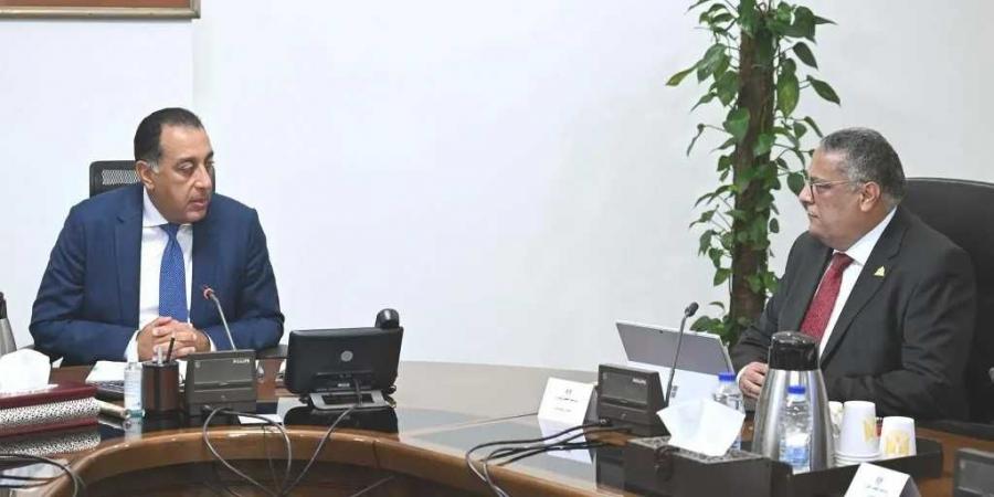 رئيس الوزراء يتابع مع ”رئيس اقتصادية المثلث الذهبي” عدداً من ملفات العمل