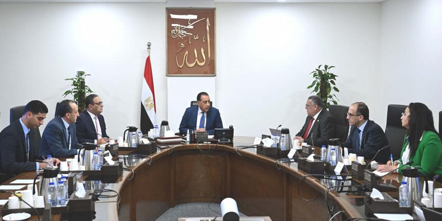 رئيس الوزراء يتابع ملفات عمل “اقتصادية المثلث الذهبي”