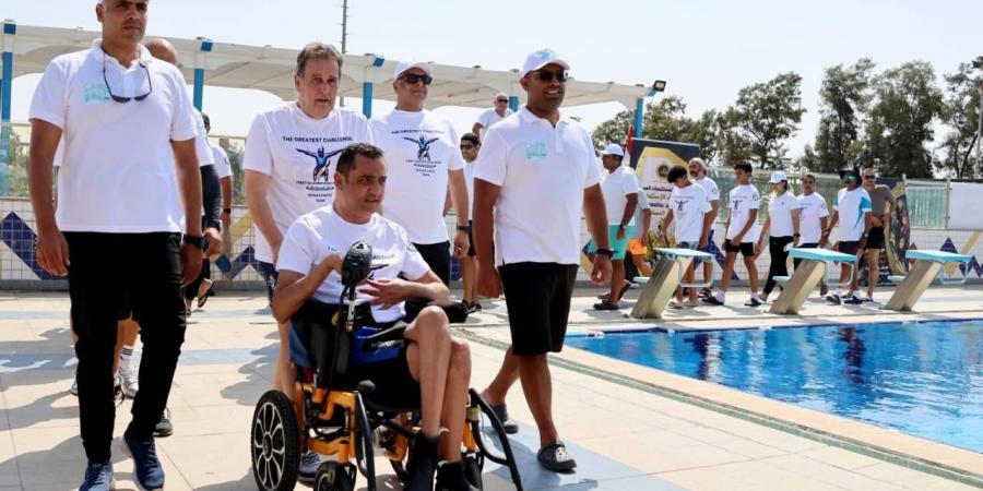 ولاءحافظ ابن الإسماعيلية يجرب أطول غطسة تحت الماء لمريض شلل رباعي
