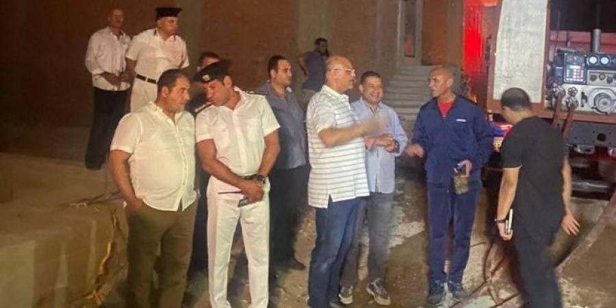 الدفع بـ15 سيارة إطفاء للسيطرة حريق هائل بمصنع أحذية في الخانكة