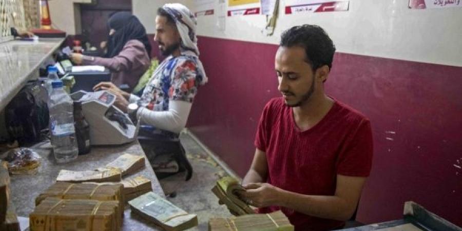 اليمن.. تحسن وهمي لسعر الريال وسط قلق التجار من تقلبات سعر الصرف