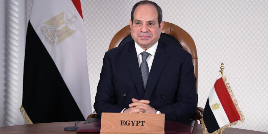 الرئيس السيسي يقرر التجديد لأسامة ربيع رئيسا لقناة السويس لمدة عام