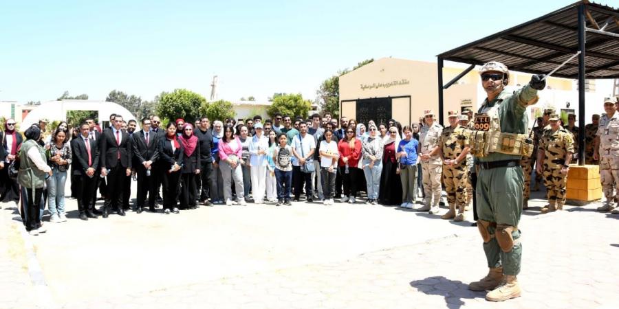 ­­­­­القوات المسلحة تنظم زيارة لعدد من المصريين المقيمين بالخارج لقيادتى القوات البحرية وقوات الصاعقة