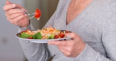 أطعمة مناسبة لكل مرحلة عمرية