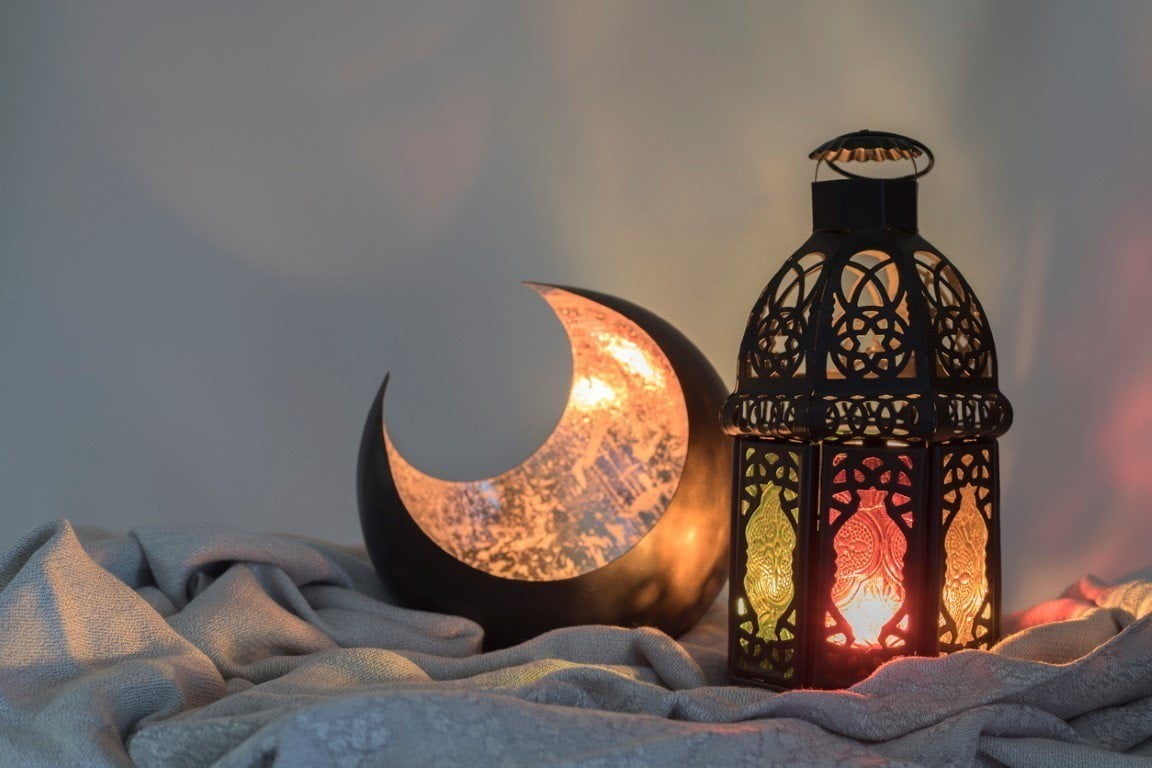 رسائل تهنئة رمضان 2023 للأهل والأحباب والأصدقاء